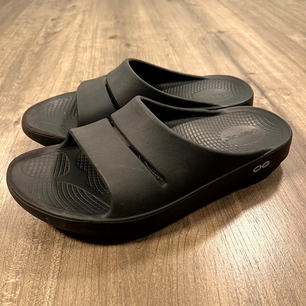 OOFOS Sandals OOahh Recovery Slide Black Lightweight Comfort Womens 7 Mens 5